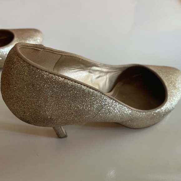 Aldo Gold Glitter Sparkle Heels - Low Heel Aldo Shoes - Gold Sparkly Size 8 - Picture 11 of 13